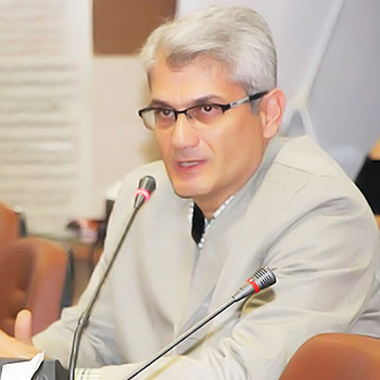 دکتر سیامک درخشان، استادیار رشته پزشکی هسته ای، گروه رادیوتراپی، دانشکده پیراپزشکی، دانشگاه علوم پزشکی کردستان، سنندج، ایران